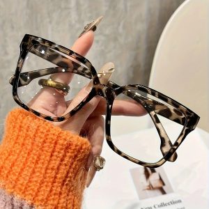 A pair of large square transparent glasses, bohemian style, designed for women, equipped with stylish leopard print and solid colors, using PC polyester material, designed with a full frame.