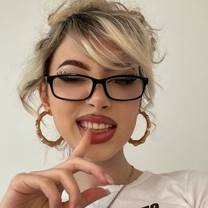 Glasses for Women - Easy Design, Square Or Rectangular Frames, Made from Lightweight And Sturdy Plastic, Ideal for Daily Wear, Formal Occasions, Or Non- Use (Both Casual And Professional) - Available in Transparent Color